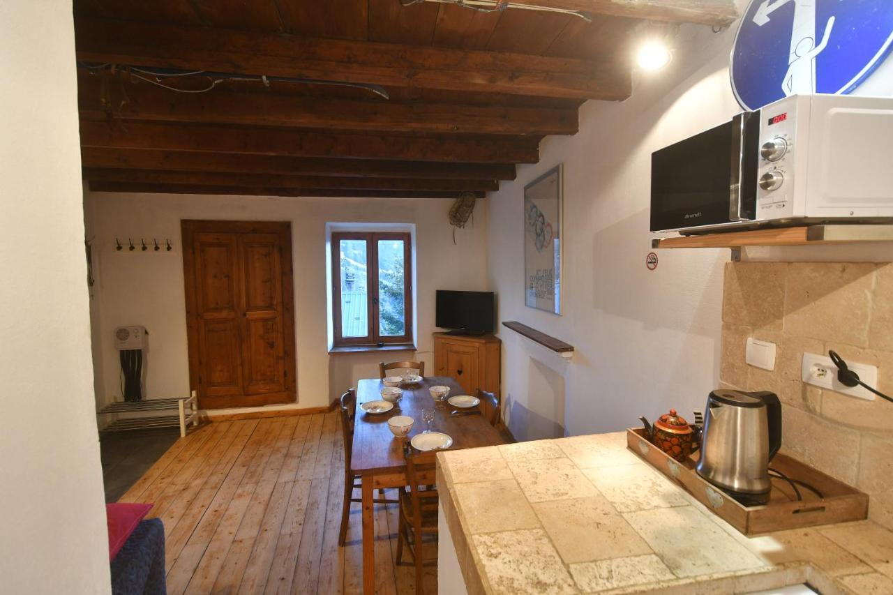 petite maison à Huez Esterno foto